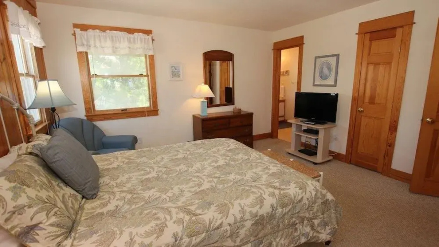 Stress Free Zone - 4 Br home by RedAwning