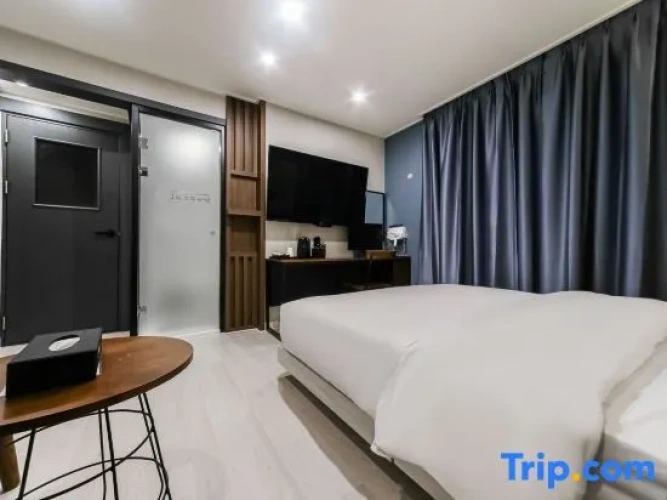 Quadruple Family Suite