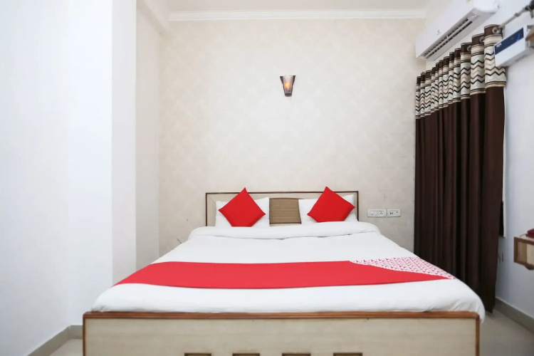OYO 19029 Riya Palace