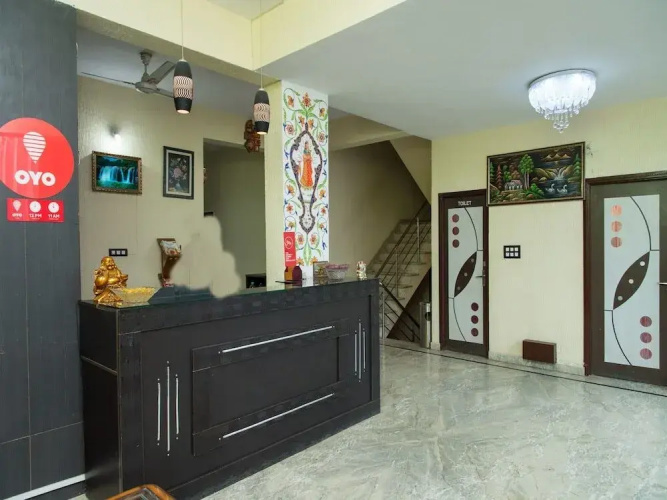 FabHotel Everest International