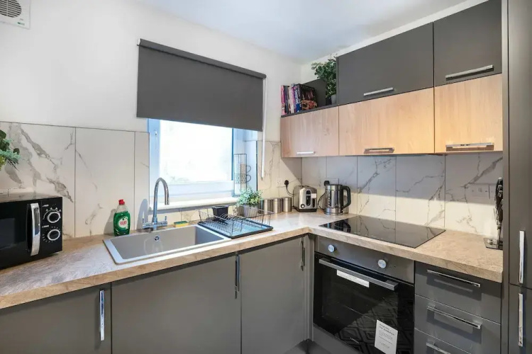 Modern 2bed Apartment-free Parking