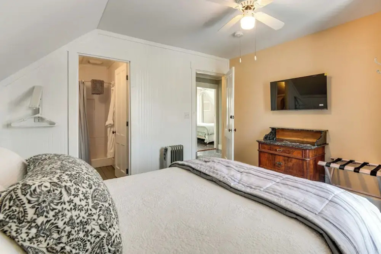 Green Mountain Views! Lowell Getaway Near Skiing