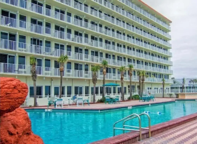 Beautiful Beachfront Resort Condo