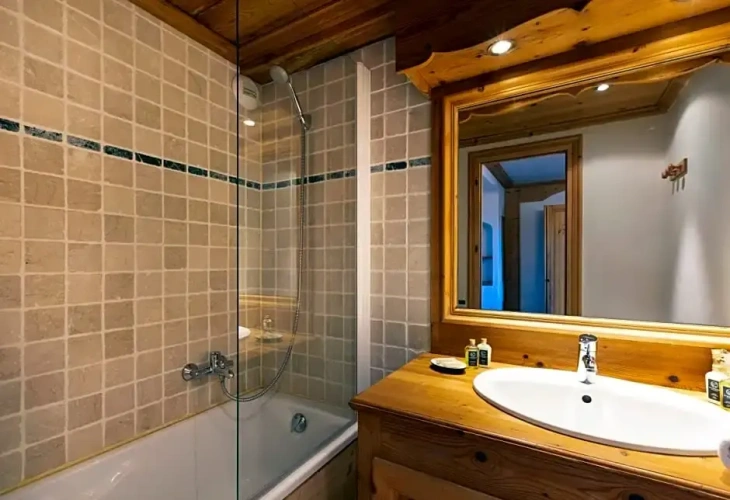 Standard room with mountain view