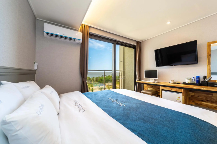 CozyCove Boutique Hotel