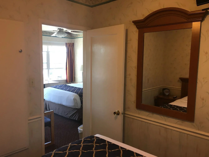 The Palomar Inn