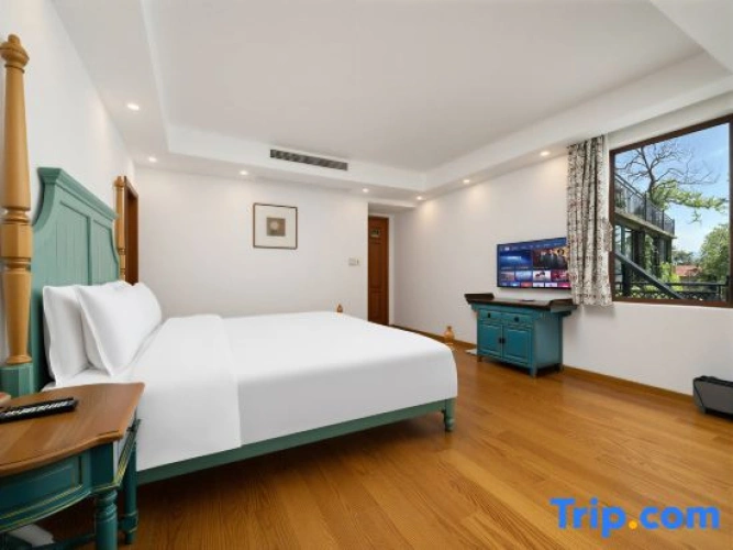 2 Bedrooms Family Suite with mountain view