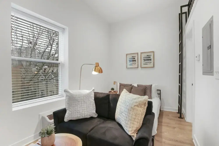 Elite Studio Apt near Shops in Uptown
