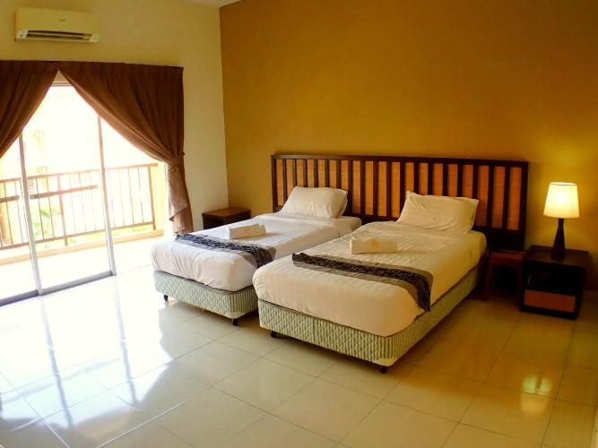 Standard Twin room with pool view
