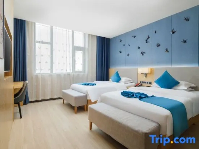 Standard Twin room with view