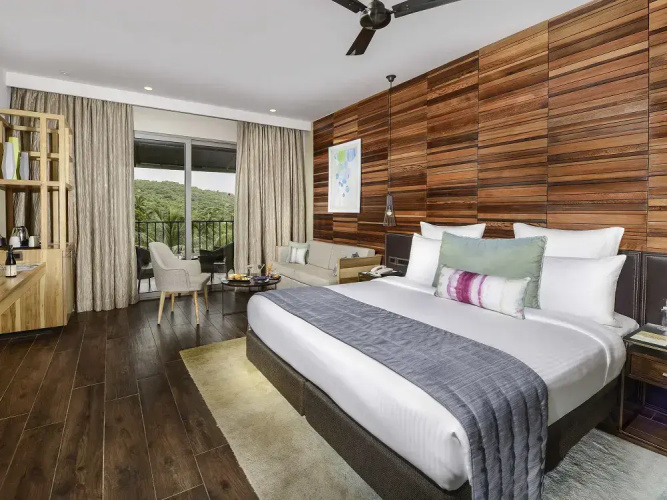 Luxury Twin room with pool view