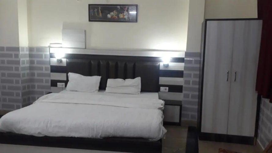 Fabhotel Sarwan