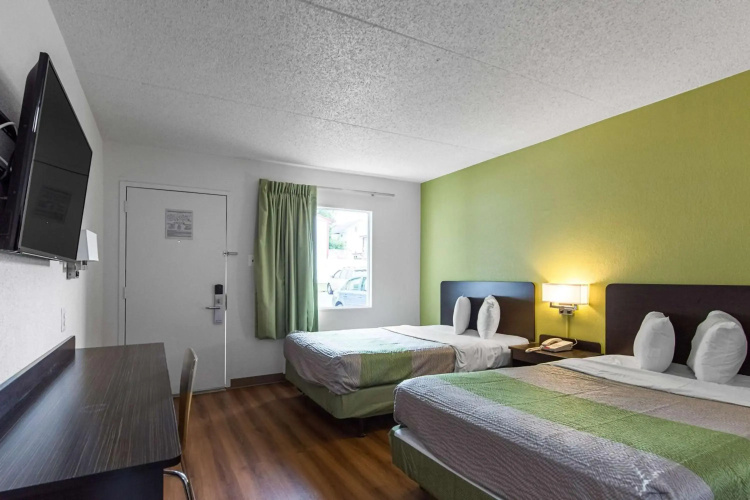 Motel 6 Warminster, PA
