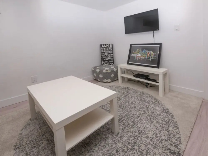 Cosy 1 Bedroom Suite in Leslieville