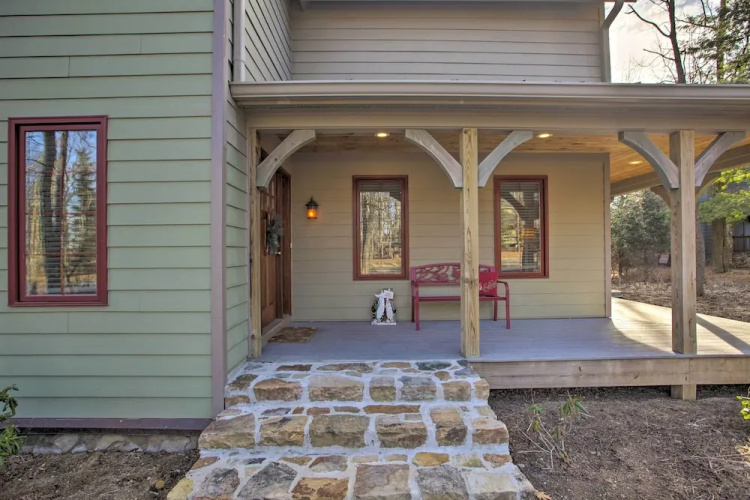 Spacious Wintergreen Resort Home w/ Hot Tub!