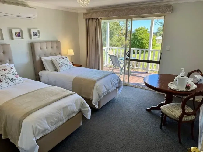 Standard Twin room with balcony