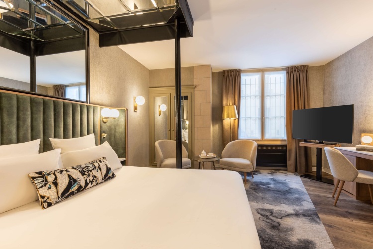 Double Suite
