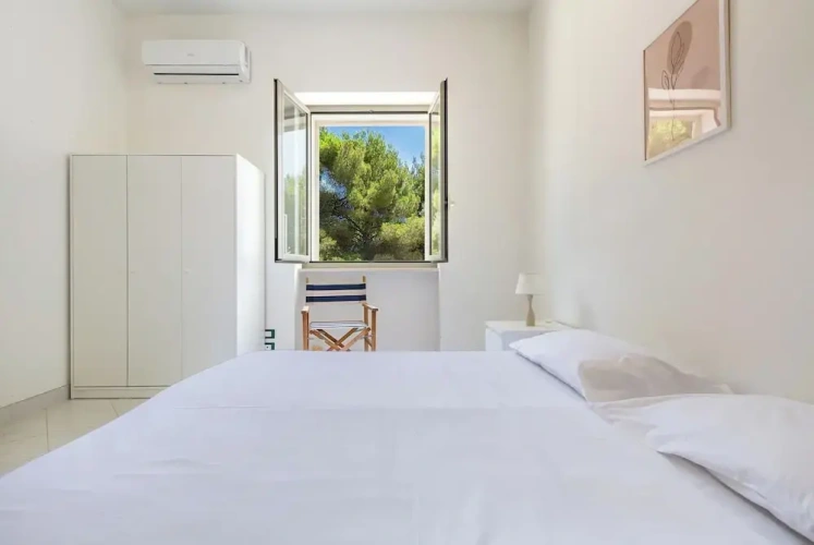 5 Bedrooms Villa