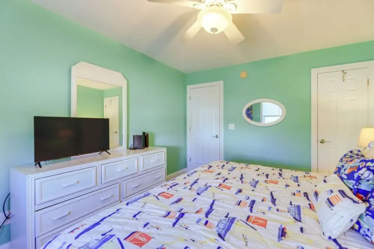2 Blocks to Shore: Atlantic Beach Home w/ Views!