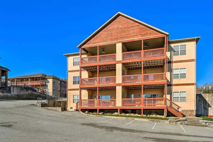 Spacious Branson Condo on Table Rock Lake!
