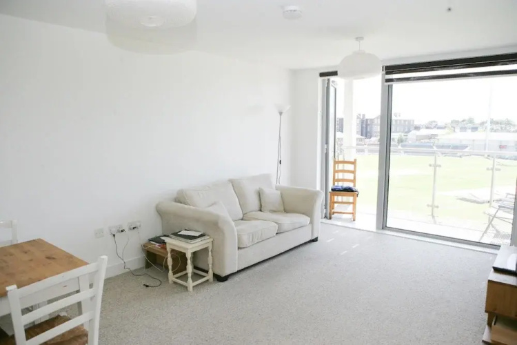 Bright 2 Bedroom Apartment in Bristol