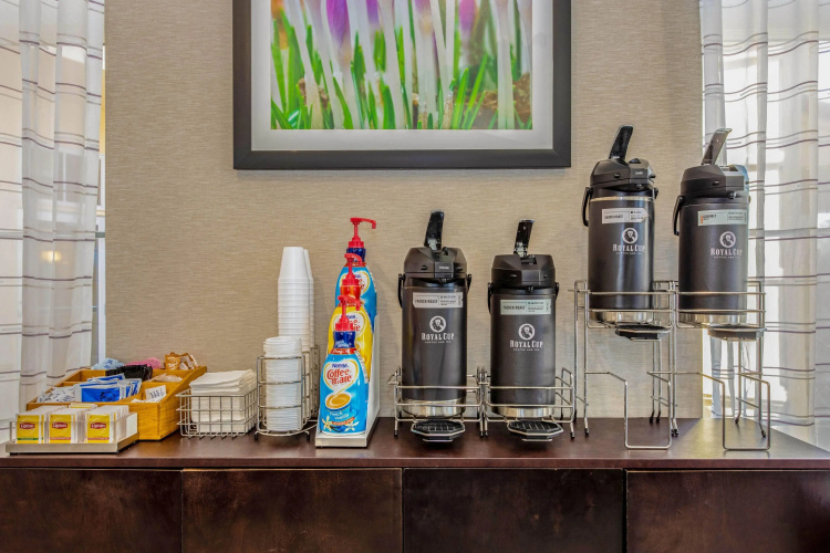 La Quinta Inn & Suites by Wyndham Orlando Airport North photo 17
