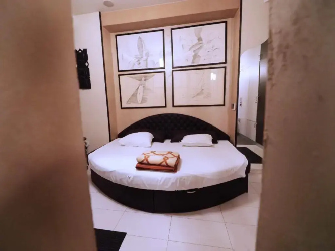 KennedyLux Apartment