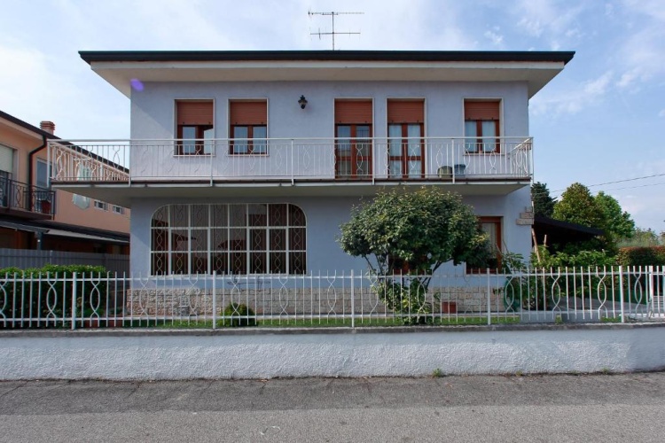 2 Bedrooms Cottage