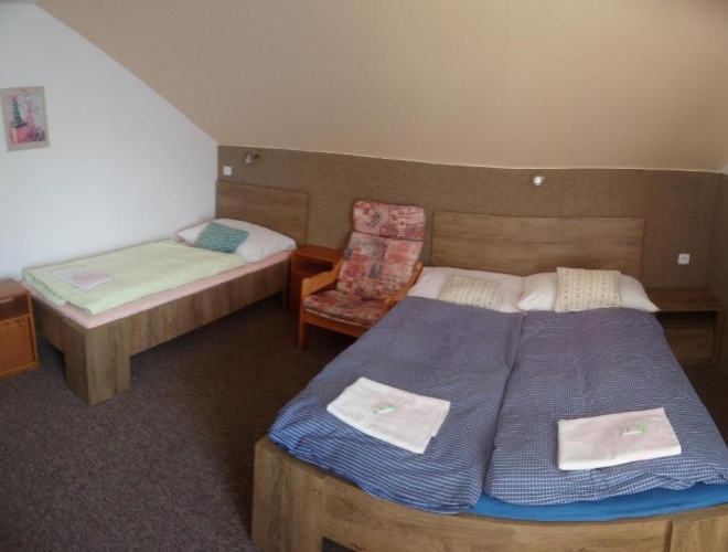 Standard Triple room