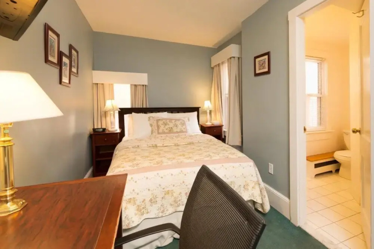 Irving House At Harvard
