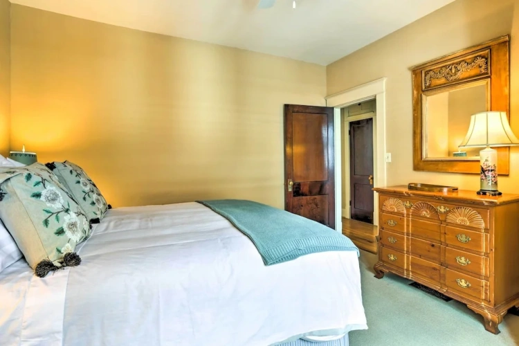 3 Bedrooms Apartment