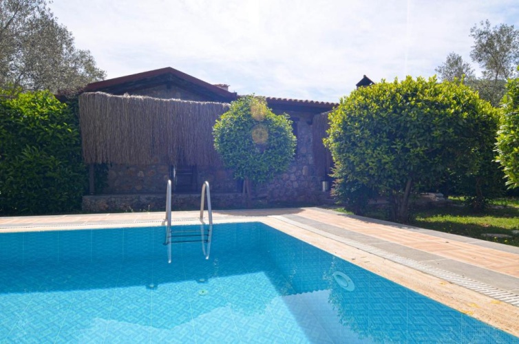 2 Bedrooms Villa