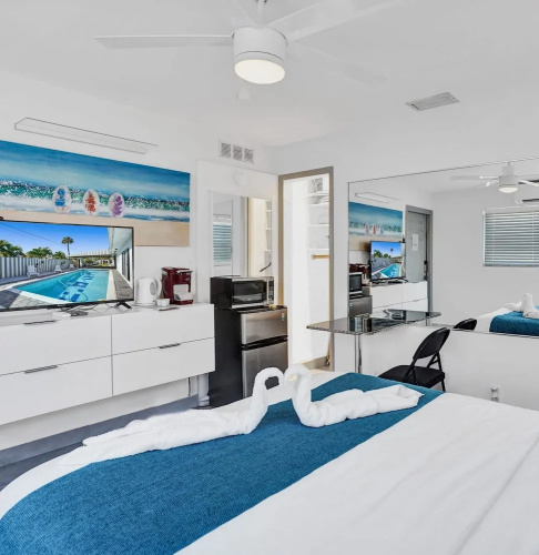 Unit D Sea&i Private Room Near Deerfield Beach - Pompano Beach, FL