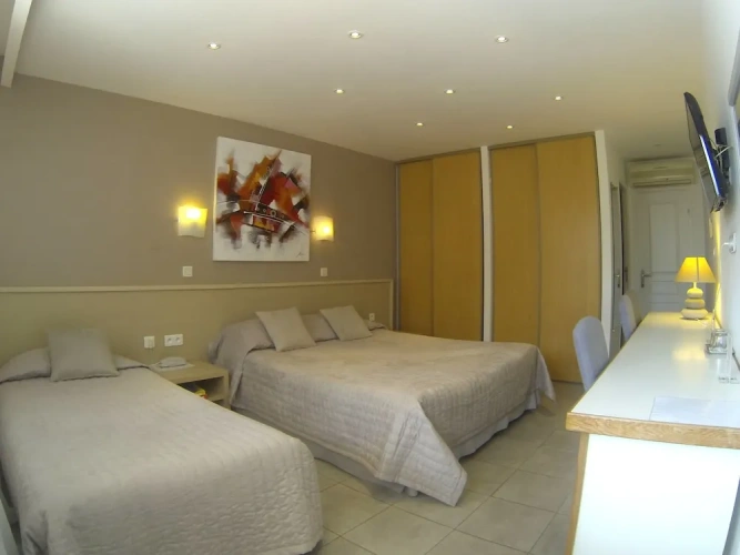Superior Triple Basement room