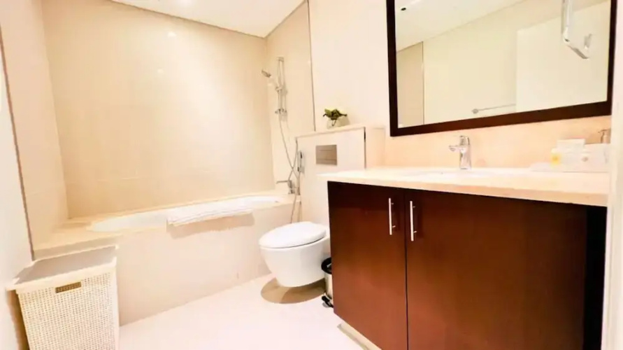 Luxurious Downtown Apt. with stunning views