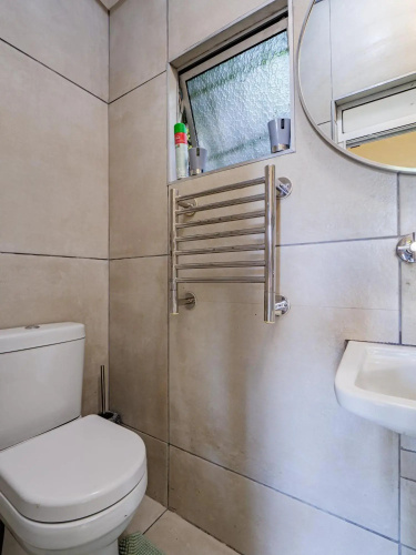 Private Studio flatlet, Uncapped Wifi, Netflix,Full DSTV
