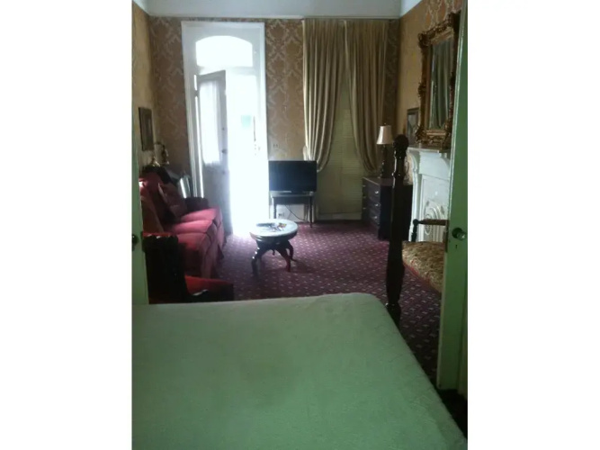 Nine-0-Five Royal Hotel