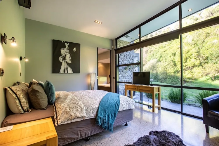 3 Bedrooms Luxury Cottage