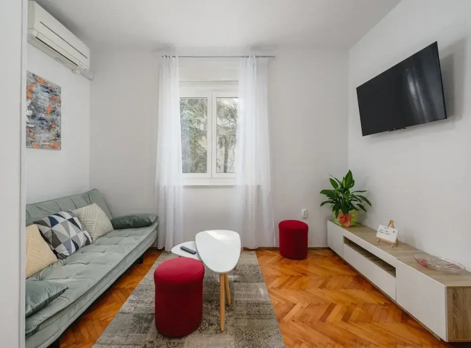 Pretty Apartment Near Golf Course