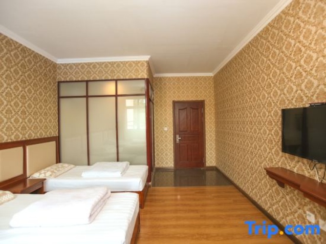 Deluxe Quadruple Family room