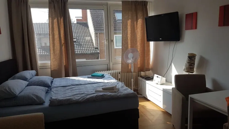 Deluxe Studio