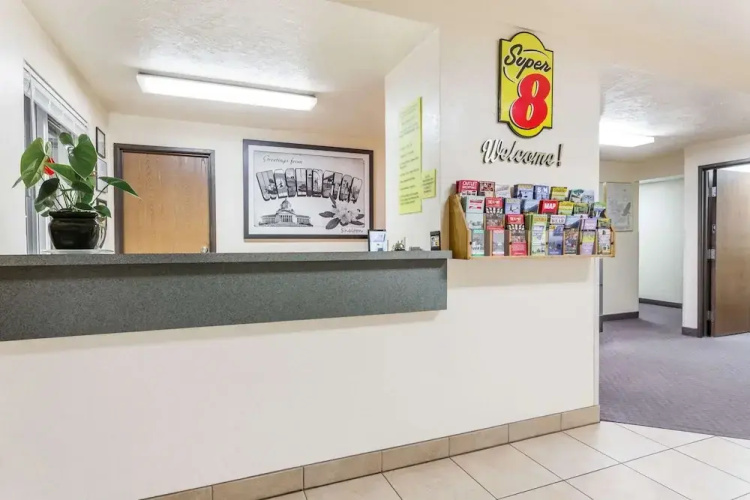 Super 8 Shelton
