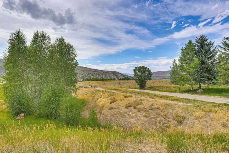 Hike, Ski & Golf: Fully Renovated Edwards Townhome