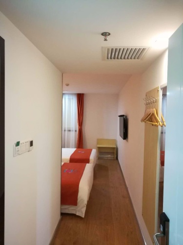 Standard Twin room with city view