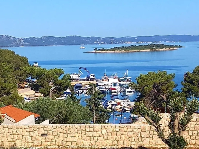 2 Bedrooms Apartment with sea view
