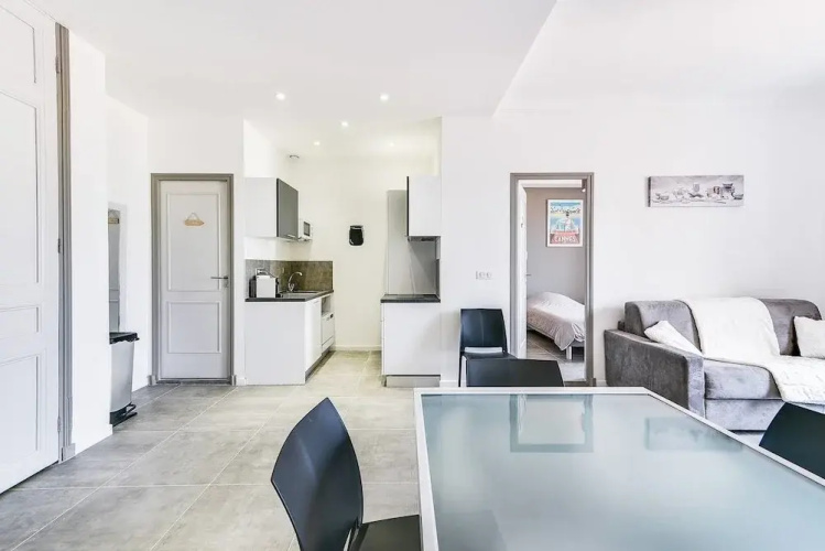 Beautiful Modern Apartment for 4 People in Cannes!