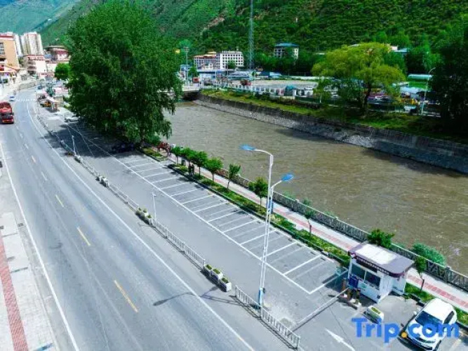 HanTing Hotel (Barkam, Aba Prefecture)
