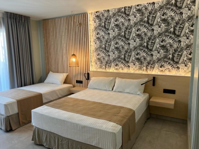 Standard Triple room