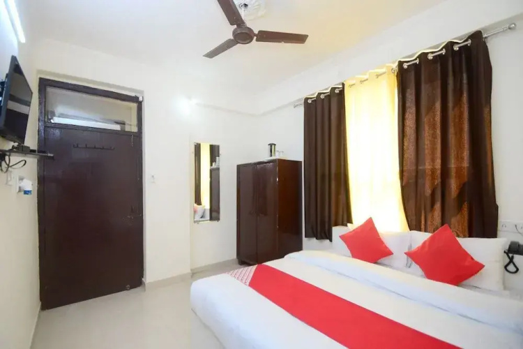 Oyo 28677 Hotel Jeevisha Inn