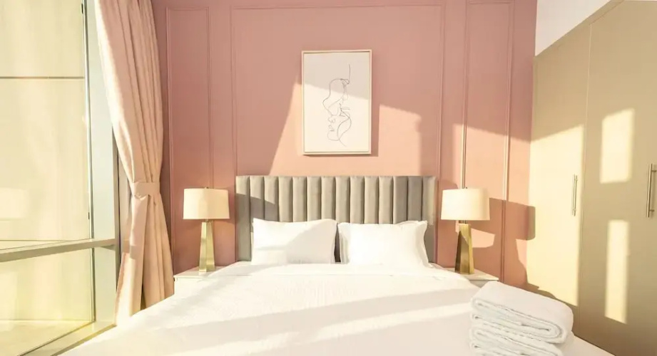 LUX The Elegant Residence Amna Tower